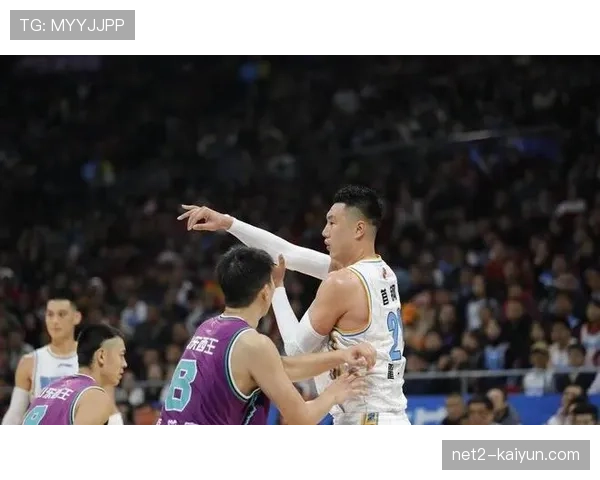 青岛队关键球处理欠佳，客场作战需提升决胜时刻执行力。